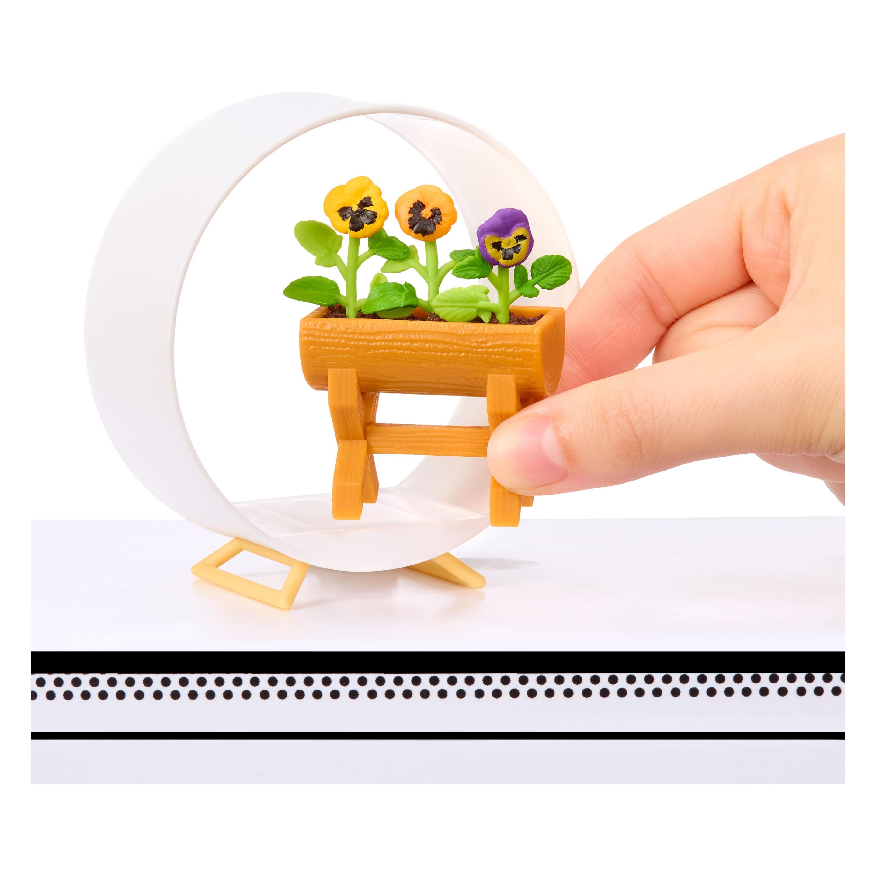 MGA 's Miniverse - Make It Mini Nature Series 3 in PDQ (546962-EUC)