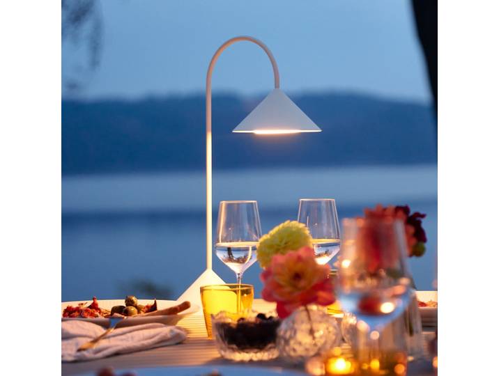 Grasp LED-Akku-Tischleuchte H47 Weiß - Frandsen - Balkon - Design - Metall - Einflammig
