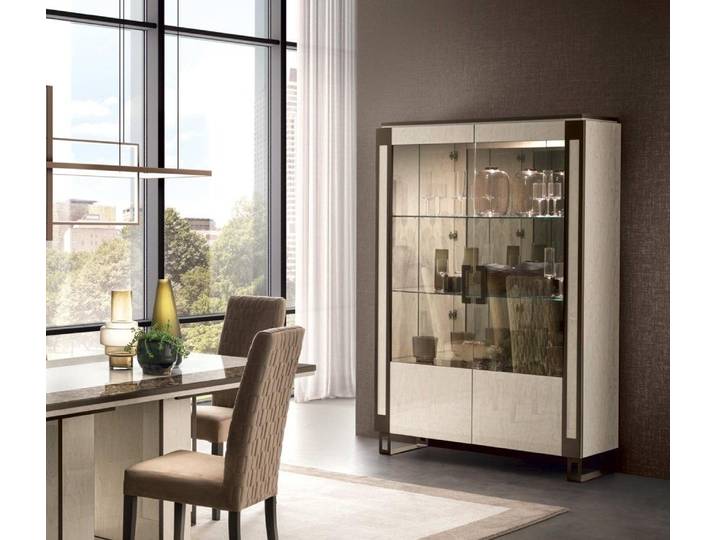 JVmoebel Vitrine Arredoclassic Wohnzimmer Schrank mit modernem Design und Türen Made in Europa