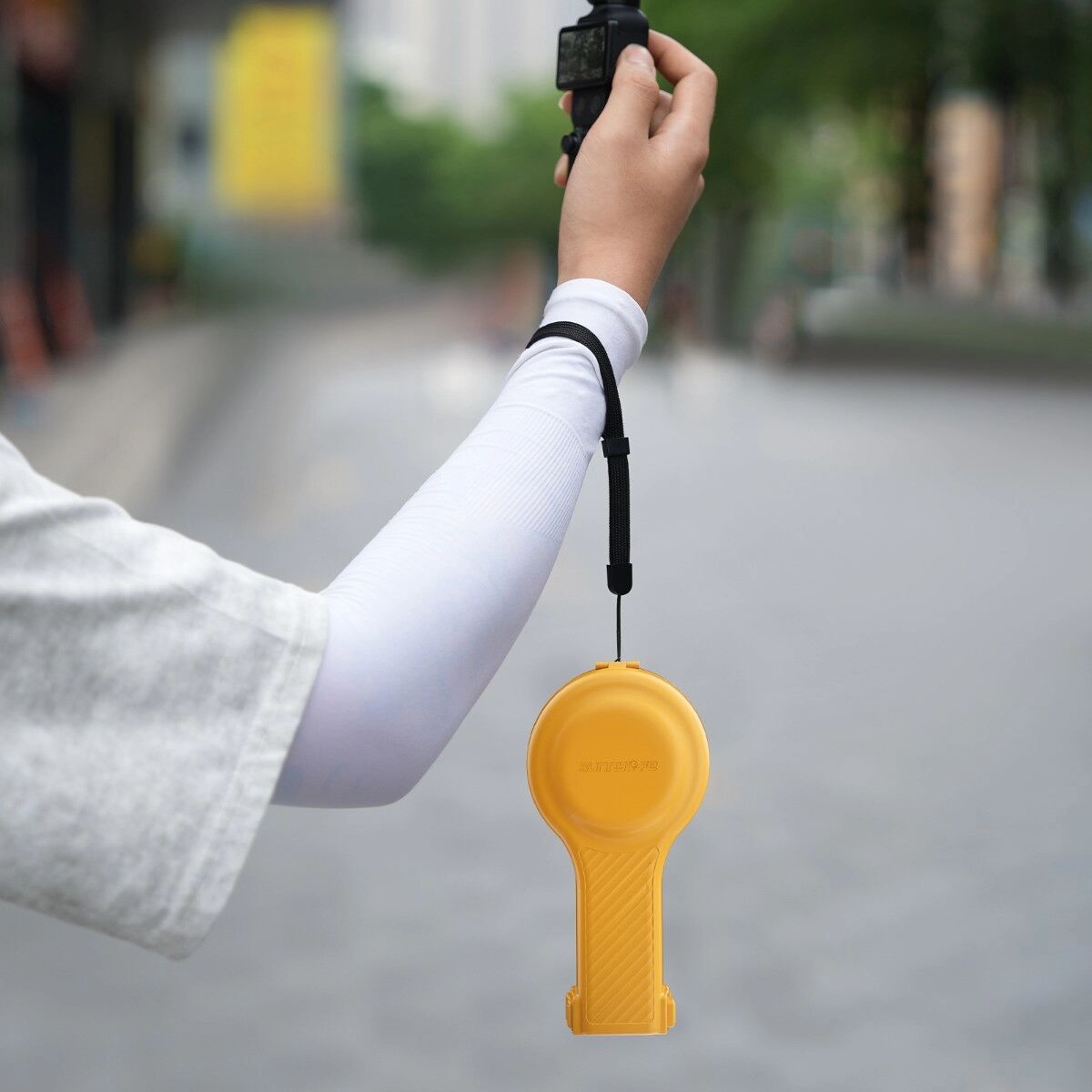 INF Housse de protection POCKET 4P - Modèle standard, protection hybride rigide-silicone pour cardan, objectif et écran, Jaune