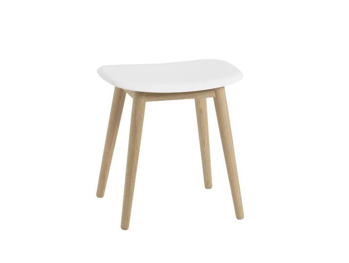 Muuto Fiber Hocker Natural white, Eichenholzbeine