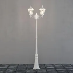 Elegante Standleuchte weiß lackiertes Aluminium, klares Glas