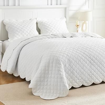 Melange Home Handstitched Cotton Voile Scallop Edge Quilt Set