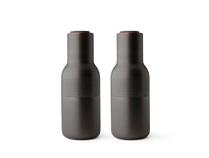 Audo - Bottle Grinder Salz- und Pfeffermühlen Set, Messing brüniert (Holzdeckel Walnuss)
