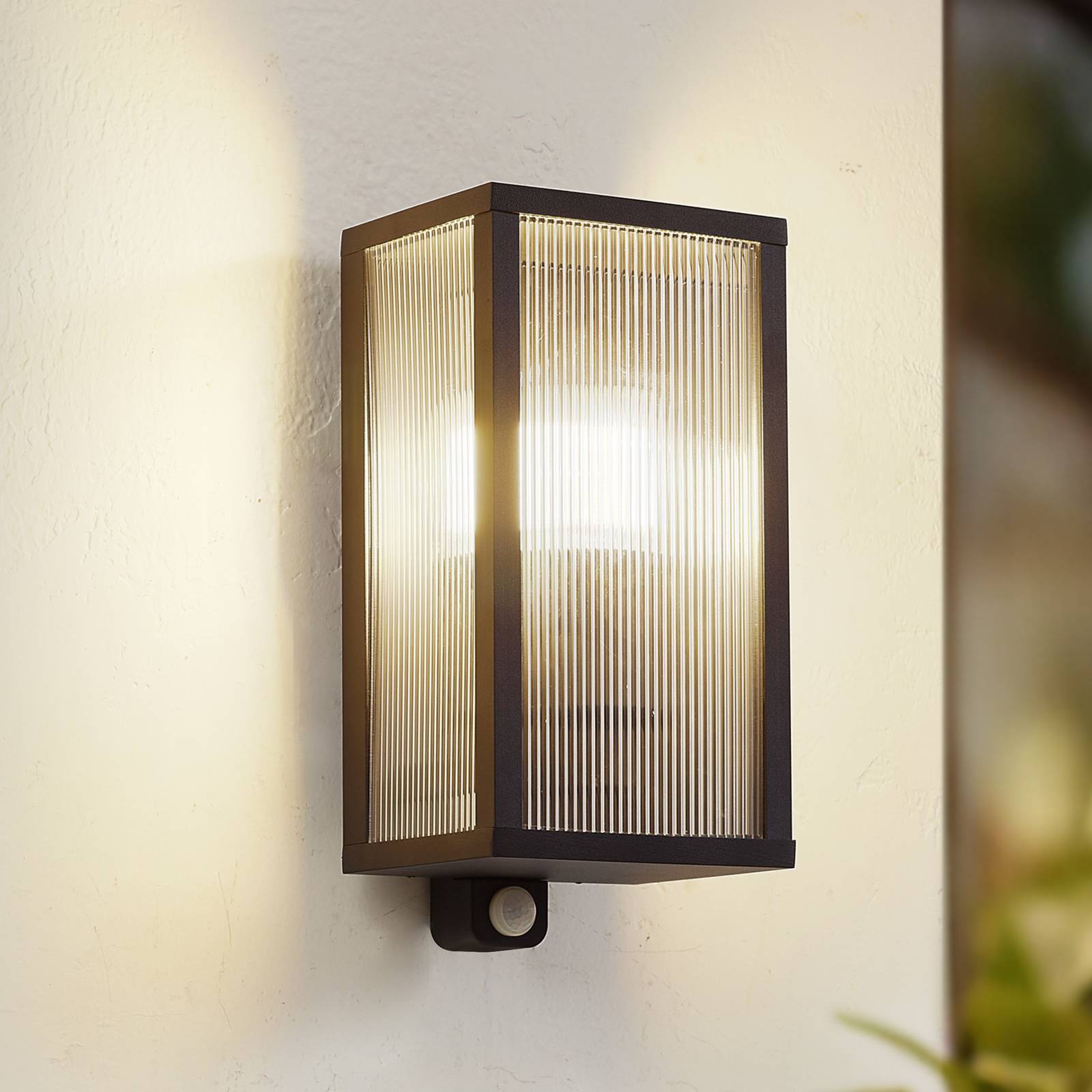 Outdoor Sensor Wall Light Peldar Lindby, dimmable, Black, Aluminium, Modern, Outdoor Wall Light