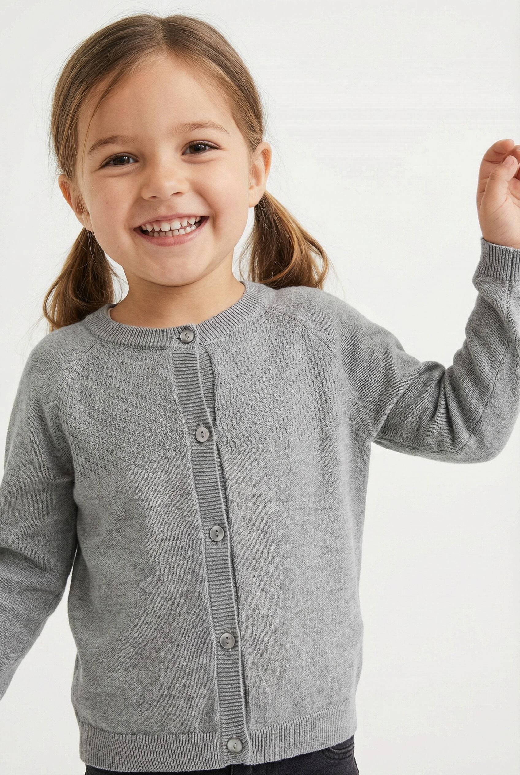 Strickjacke HAPPY GIRLS, Mädchen, Gr. 110, grau (grau melange), Strick, Obermaterial: 100% Baumwolle, meliert, unifarben, regular fit hüftlang, Rundhals, Raglanärmel Strickbündchen, Strickjacken Strickjacke, mit hochwertigem Strickmuster im vorderen Brust