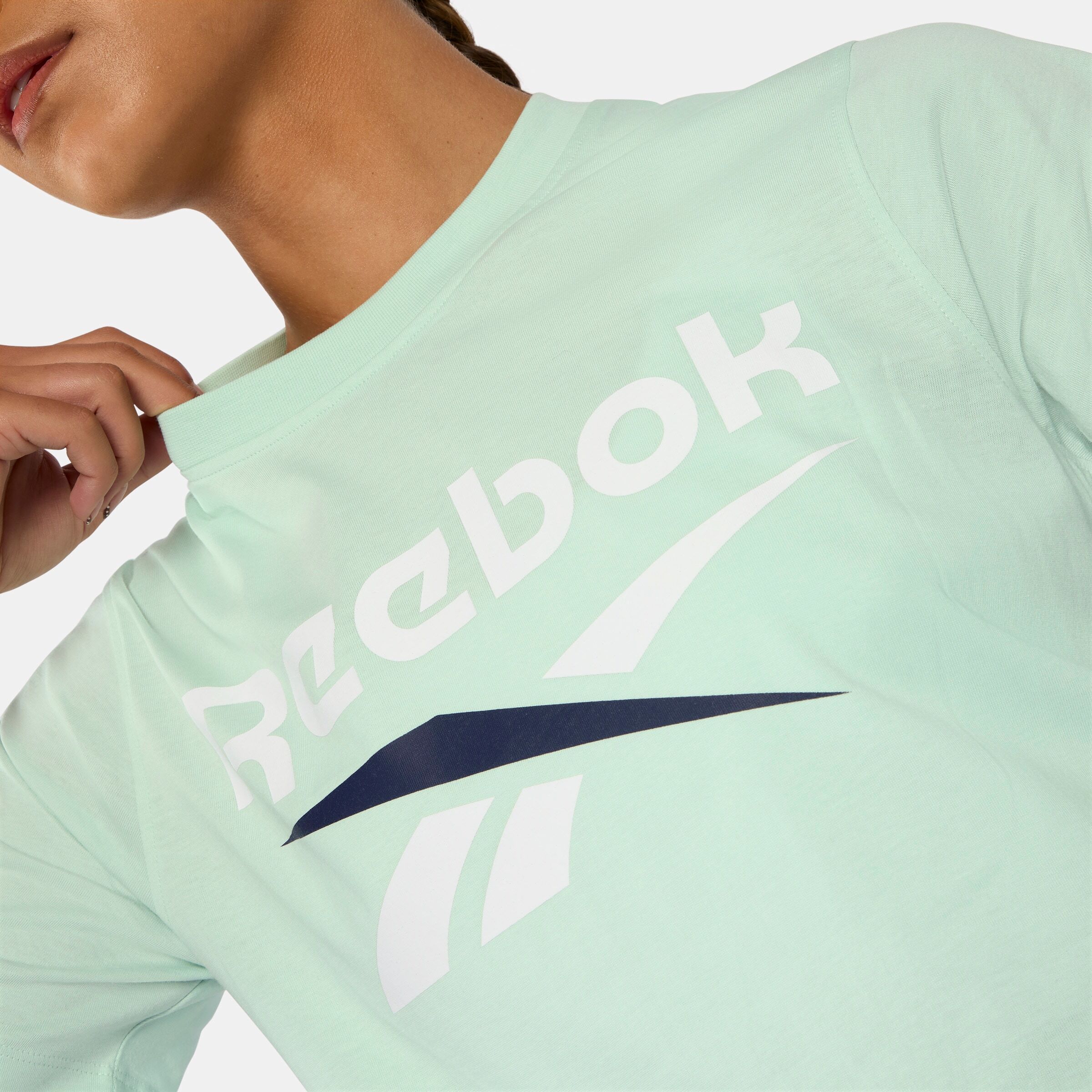 T-Shirt REEBOK "WREN 2 COLOUR LOGO CREW SS TEE", Damen, Gr. M, grün (tranquil teal), Obermaterial: 100% Baumwolle, Shirts T-Shirt, sportlicher Stil, klassischer Schnitt, aus Baumwolle tranquil teal M