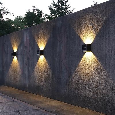 Solar Außen Wandleuchte 2 Modi Beleuchtung einstellbar Solar Licht Hoch- und Niedrig Licht Villa Innenhof Wandrailing Dekorationslicht draußen wasserdicht Spot Licht für Deck Garten Garage Fußweg