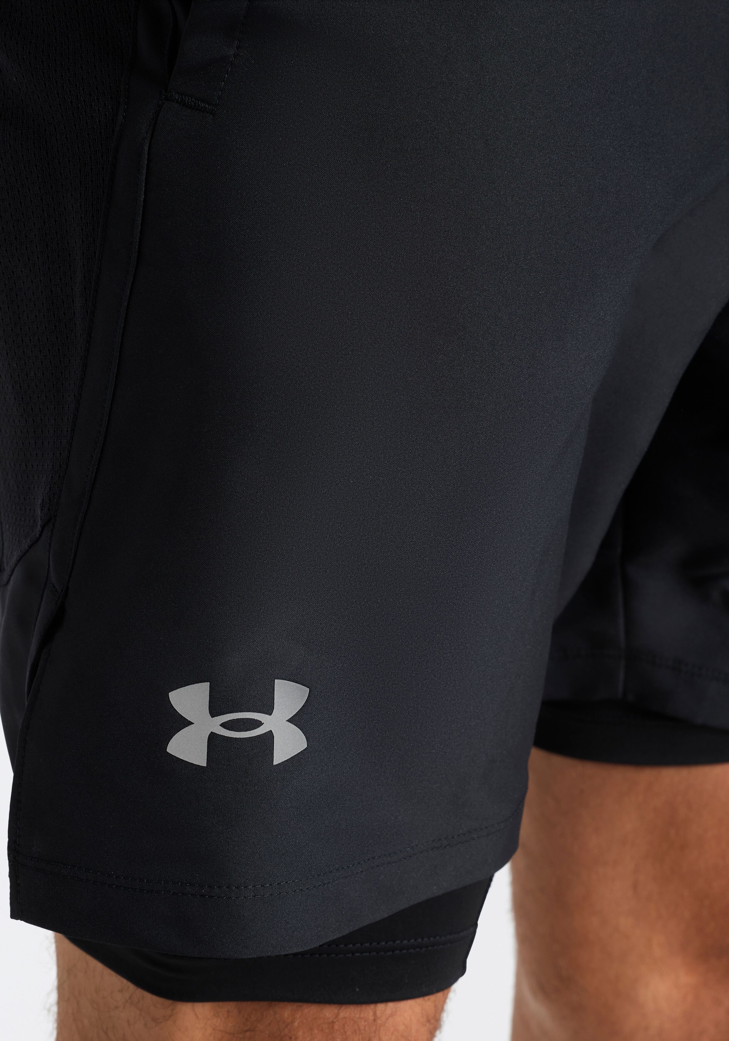 2-in-1-Shorts UNDER ARMOUR "UA LAUNCH 7 2-IN-1 SHORTS", Herren, Gr. M, N-Gr, schwarz (schwarz, schwarz, reflective), Obermaterial: 100% Polyester, Hosen 2-in-1-Shorts, für vielseitige Aktivitäten, leichtes Material schwarz, schwarz, reflective M, N-Gr
