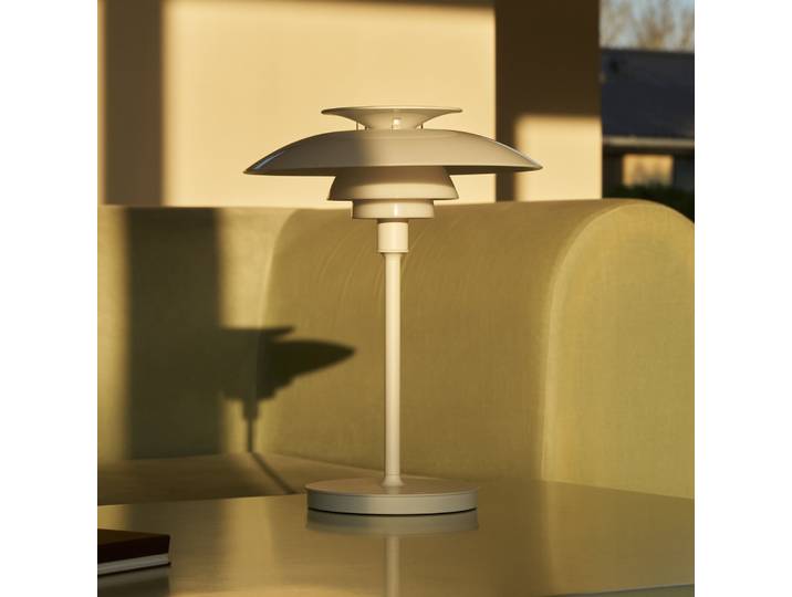 PH80 PORTABLE Akkutischlampe, opalweiß, IP44 - Louis Poulsen PH 80 - Wohnzimmer - Design - Aluminium - Mit Schirm