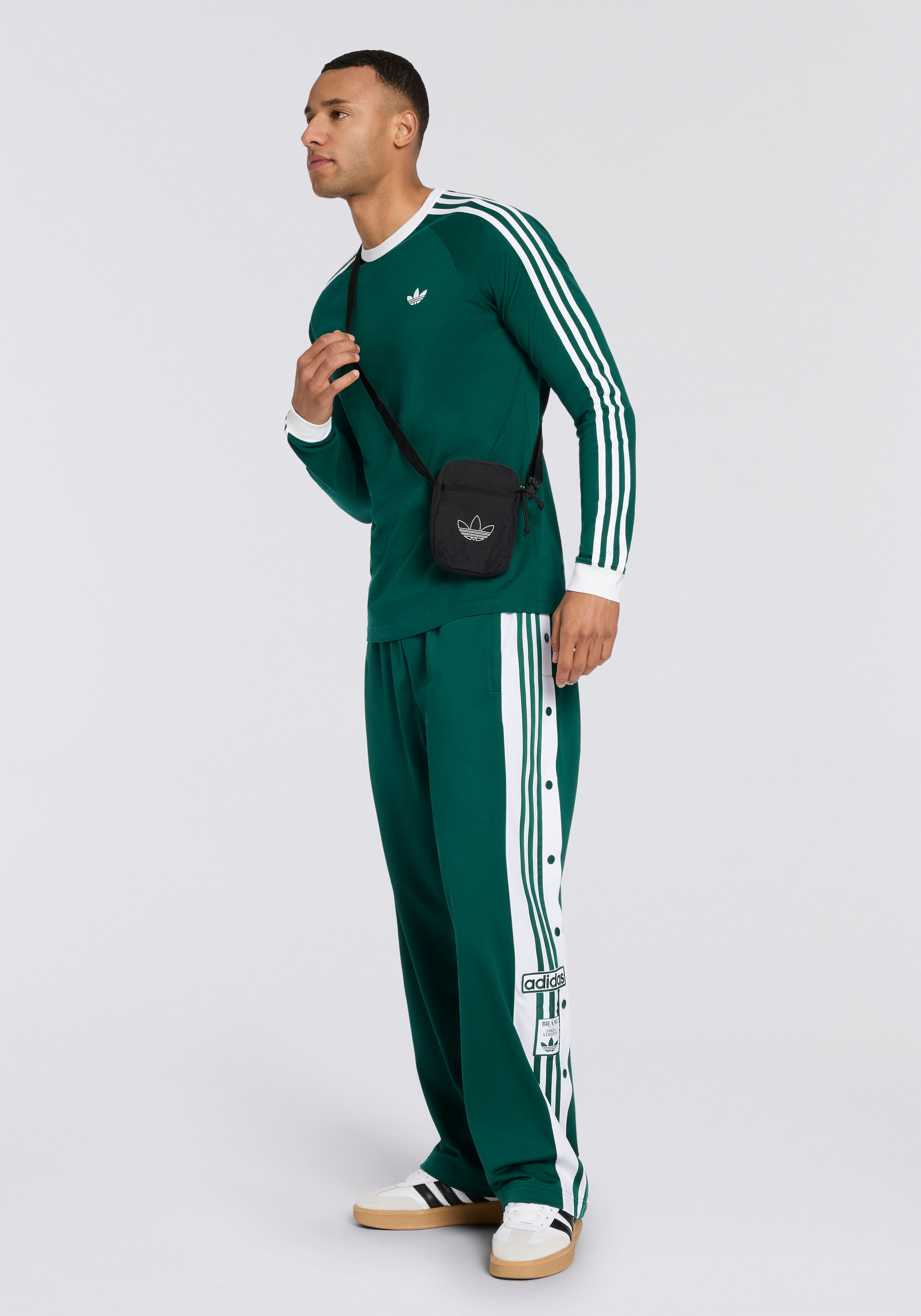 Sporttasche ADIDAS ORIGINALS "AC FESTIVAL BAG", Damen, schwarz (schwarz, weiß), Obermaterial: 100% Polyester, Taschen Sporttasche schwarz, weiß Einheitsgröße