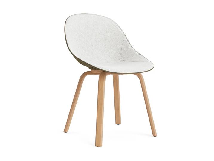 Normann Copenhagen Mat Chair Stuhl mit Vorderpolsterung Hallingdal 110-seaweed-beech