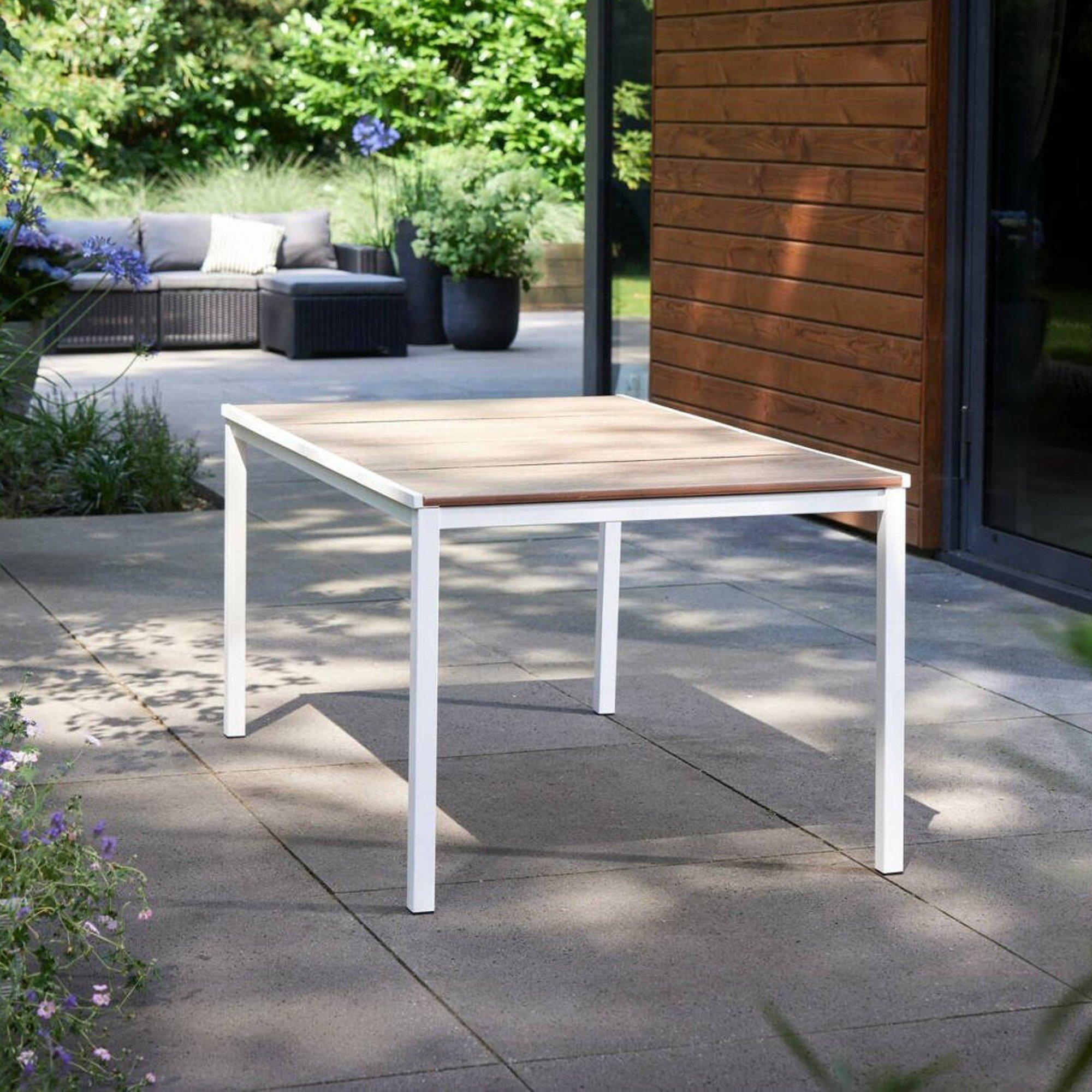 Dmora Outdoor Tisch Sarnia 159x95x75h cm Eichenbraun, 6 Plätze UV-beständig, vielseitig und platzsparend
