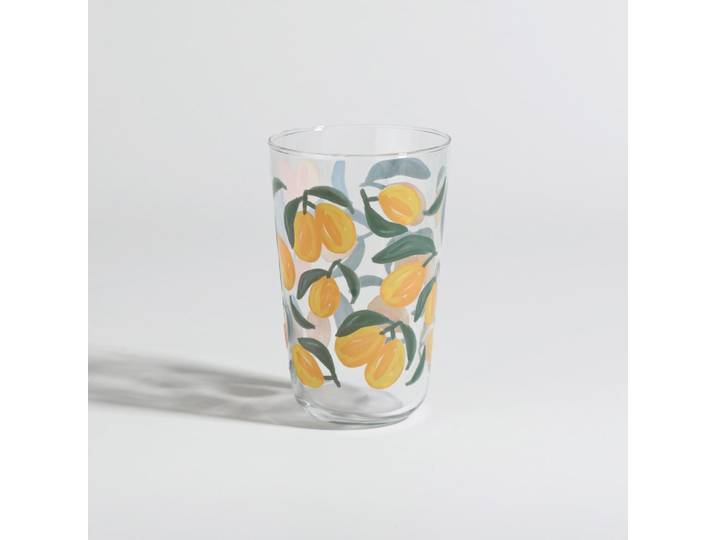 Klarglasbecher mit gelbem und grünem Fruchtmuster