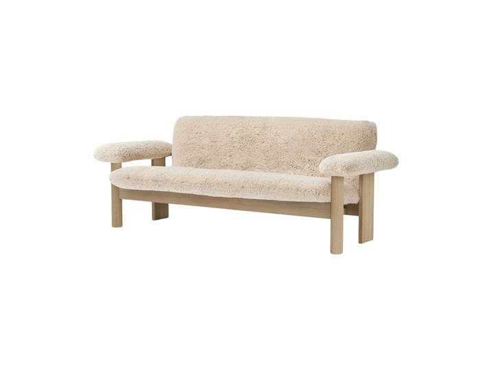 Audo Copenhagen Brasilia Sofa 2-Sitzer Natural oak-Nature sheepskin curly