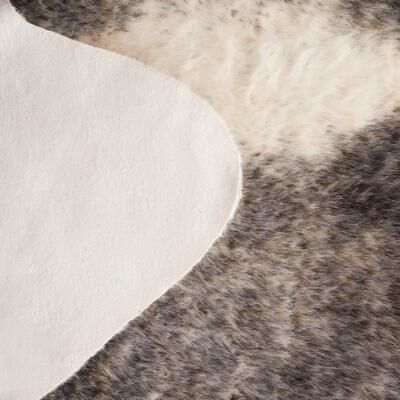 SAFAVIEH Faux Cow Hide Neacsa Animal Rug