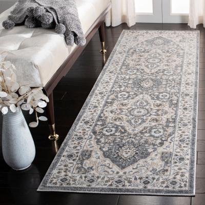 SAFAVIEH Isabella Vergilia Traditional Oriental Rug