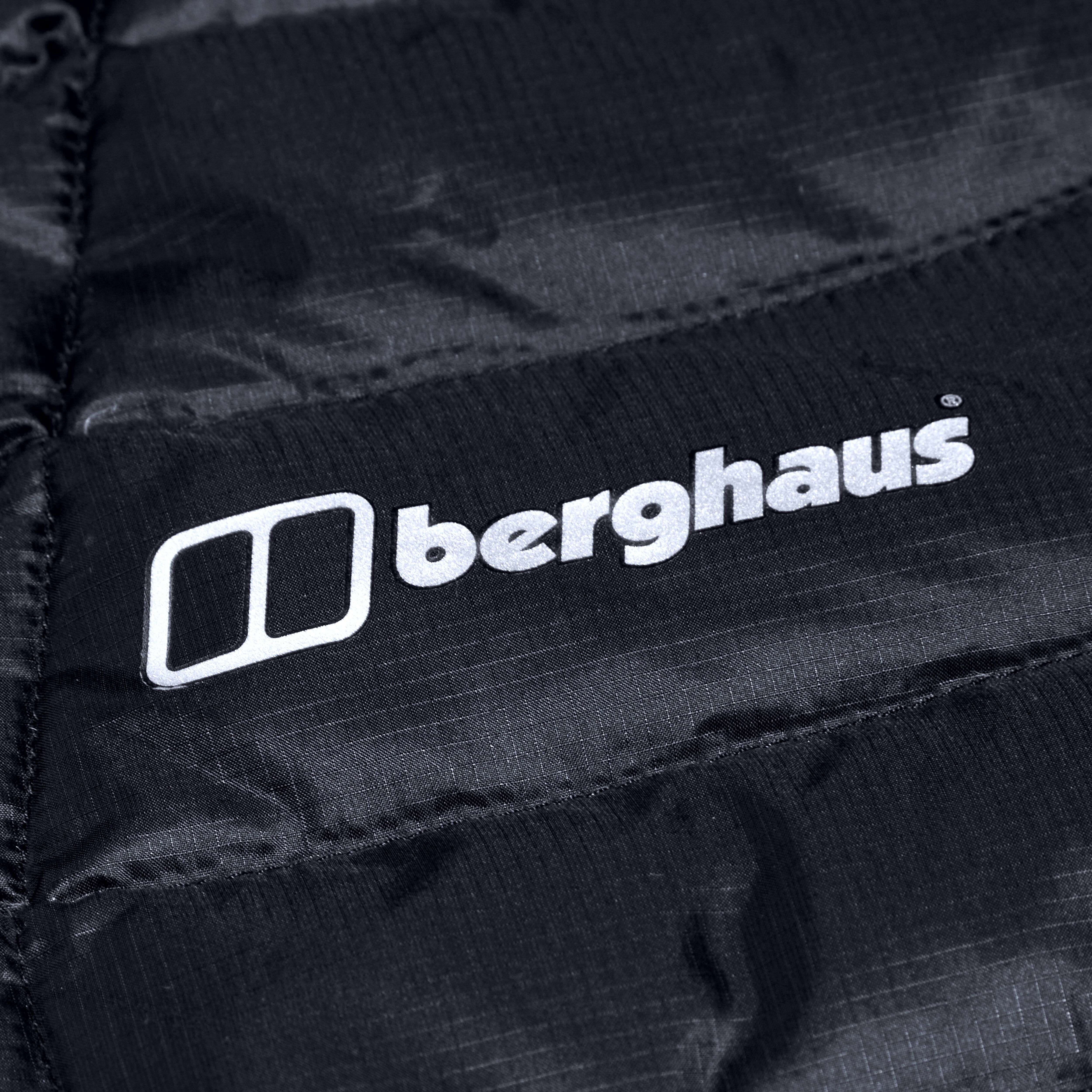 Daunenjacke BERGHAUS "M TEPHRA STRETCH RFLCT 2.0 HDY", Herren, Gr. 3XL, schwarz (schwarz, schwarz), Web, Obermaterial: 100% Polyamid. Futter: 100% Polyamid. Wattierung: 100% Daunen, normal, Jacken Daunenjacke