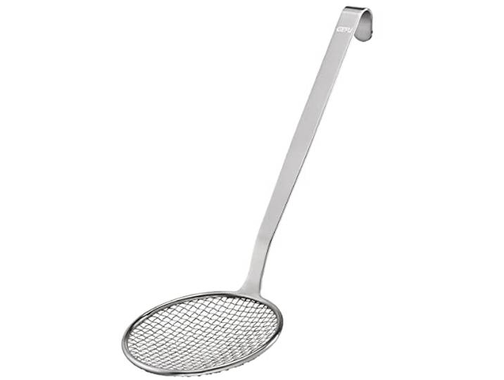 Gefu 29115 Blanchierheber Baseline 36 cm - Schaumlöffel aus Edelstahl Grobmaschiger Abseihlöffel zum Blanchieren und Abschöpfen - Rostfrei und mit Öse - Spülmaschinenfest