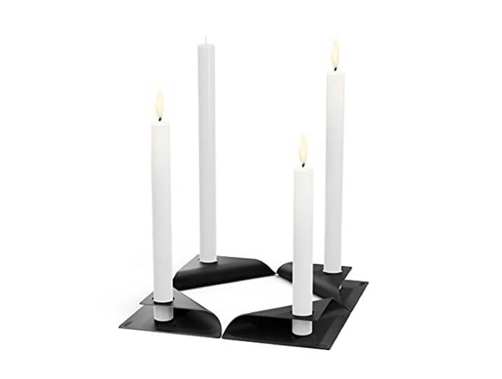 höfats - Square Candle - Kerzenhalter aus Edelstahl für Stabkerze 20-24mm - Kerzenständer in schwarz - 4er Set Stabkerzenhalter als moderner Adventskranz - 17x9x2,5 cm