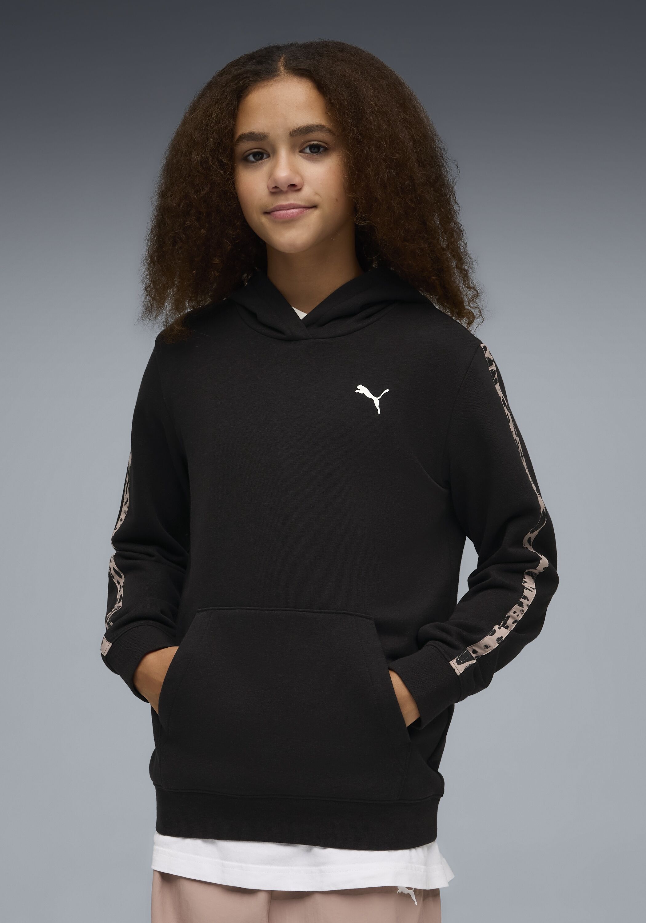 Kapuzensweatshirt PUMA "ESS GRAPHIC ANIMAL HOODIE TR G", Mädchen, Gr. 128, puma schwarz, Sweatware, Obermaterial: 68% Baumwolle, 32% Polyester, bedruckt, regular fit normal, angesetztes Bündchen, Sweatshirts Kapuzensweatshirt, für Jugendliche, sportlicher