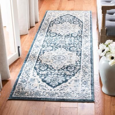 SAFAVIEH Isabella Vergilia Traditional Oriental Rug