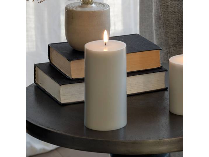 PILLAR LED-Kerze, hellgrau Höhe 15 cm Wachs - Uyuni Lighting - Wohnzimmer - Sonstige - Einflammig