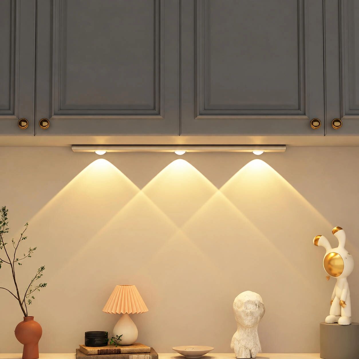 INF Wiederaufladbare Sensor-LED-Lampe – 5W schlank, bewegungsaktiviert für Schrank & Kleiderschrank, Type-C Schnellladung, drei Silber 40 cm