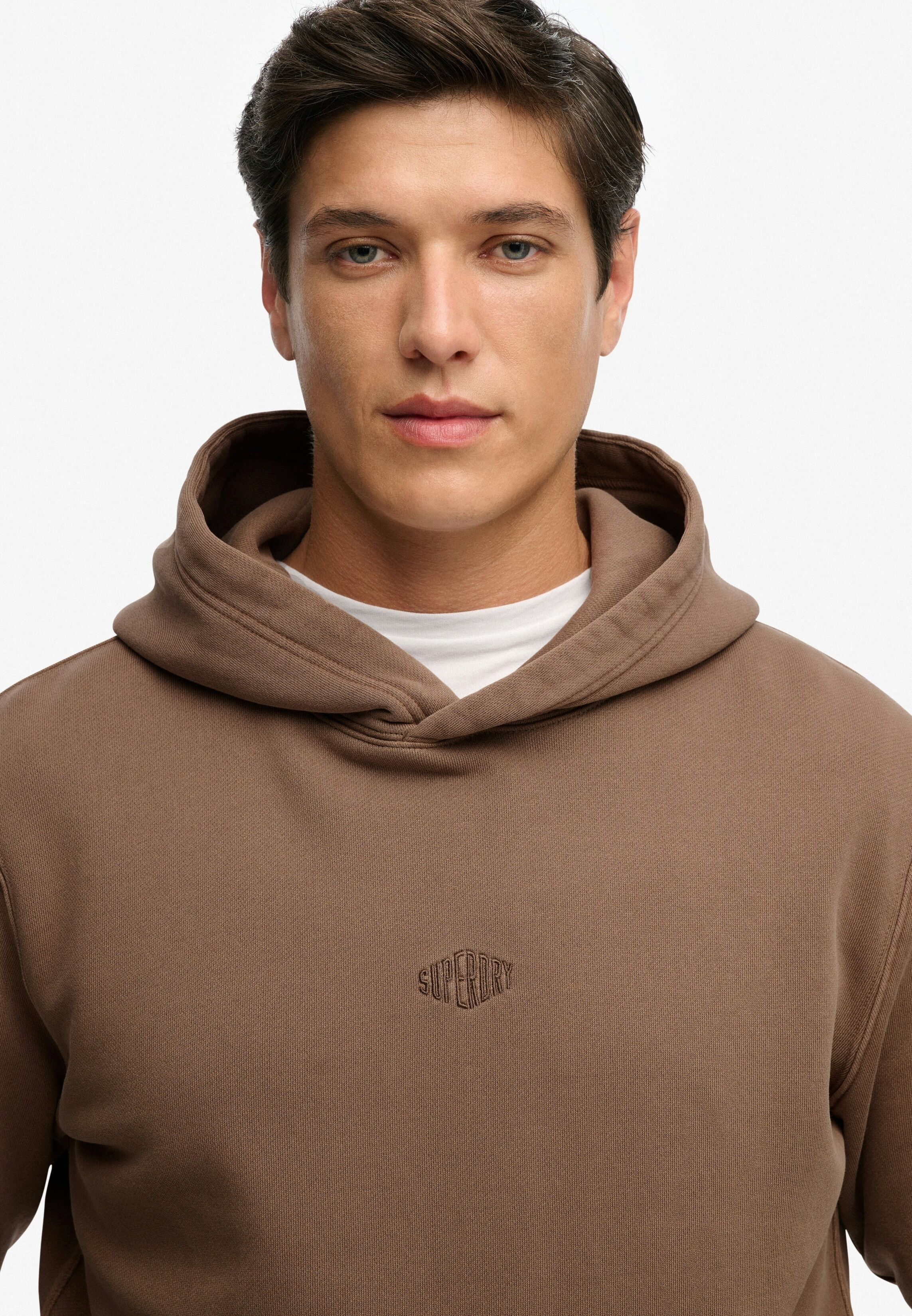 Kapuzensweatshirt SUPERDRY "MICRO LOGO HOOD", Herren, Gr. XL, braun (shitake braun), angeraute Sweatware, Obermaterial: 80% Baumwolle, 20% Polyester, unifarben, loose fit normal, Rundhals, Sweatshirts Kapuzensweatshirt, mit Micro-Marken-Logo shitake braun