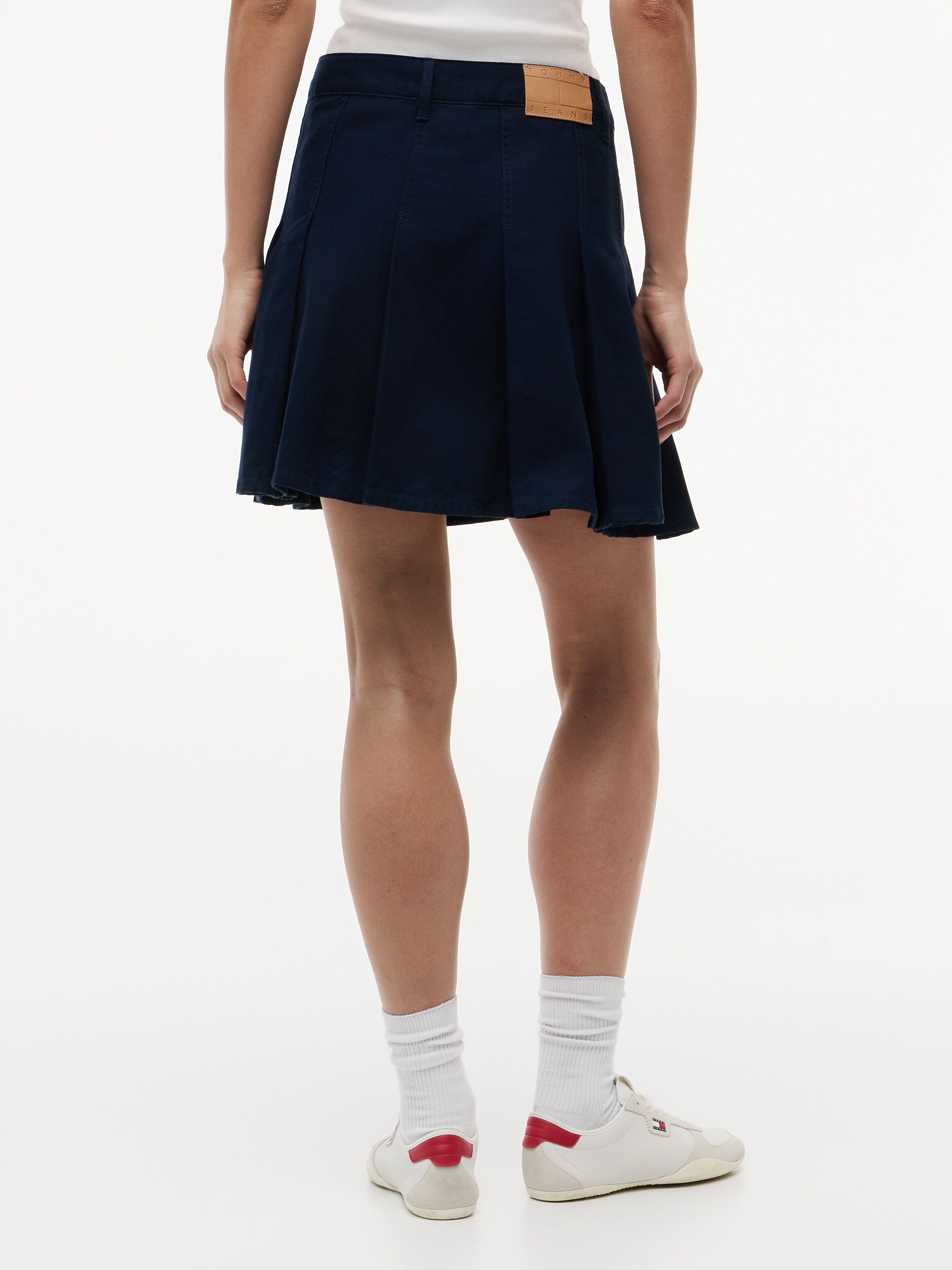 Minirock TOMMY JEANS "TJW GMD PLEATED MINI SKIRT", Damen, Gr. M (40), blau (schwarz night navy), Web, Obermaterial: 100% Baumwolle, unifarben, kurz, Röcke Minirock, Baumwolle, Plisseefalten