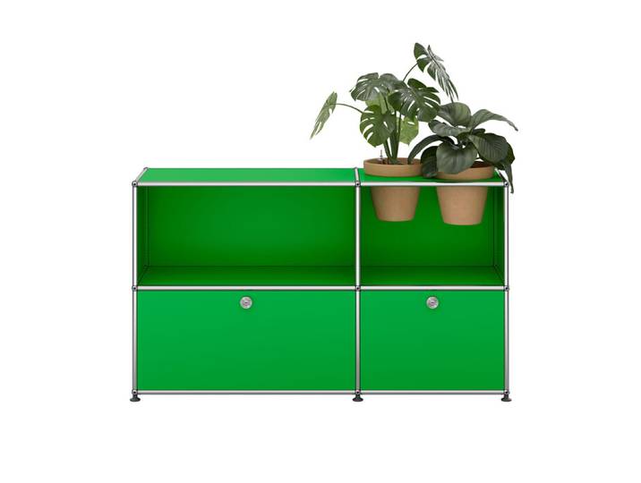 USM Haller Kommode M57 grün 2-fach breit 2 Fächer Klapptüren Pflanztöpfe Terrakotta oh 127.3x74x37.5 cm