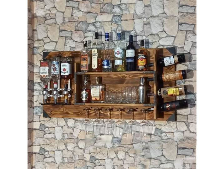 Etagère en bois avec distributeur de boissons