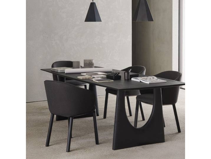 Ethnicraft Geometric Indoor Tisch mit 6 Unda Stühlen