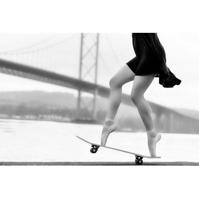 Fototapete PAPERMOON "Photo-Art HOWARD ASHTON-JONES, SKATERMÄDCHEN", bunt, B:4m L:2,6m, Vlies, Tapeten