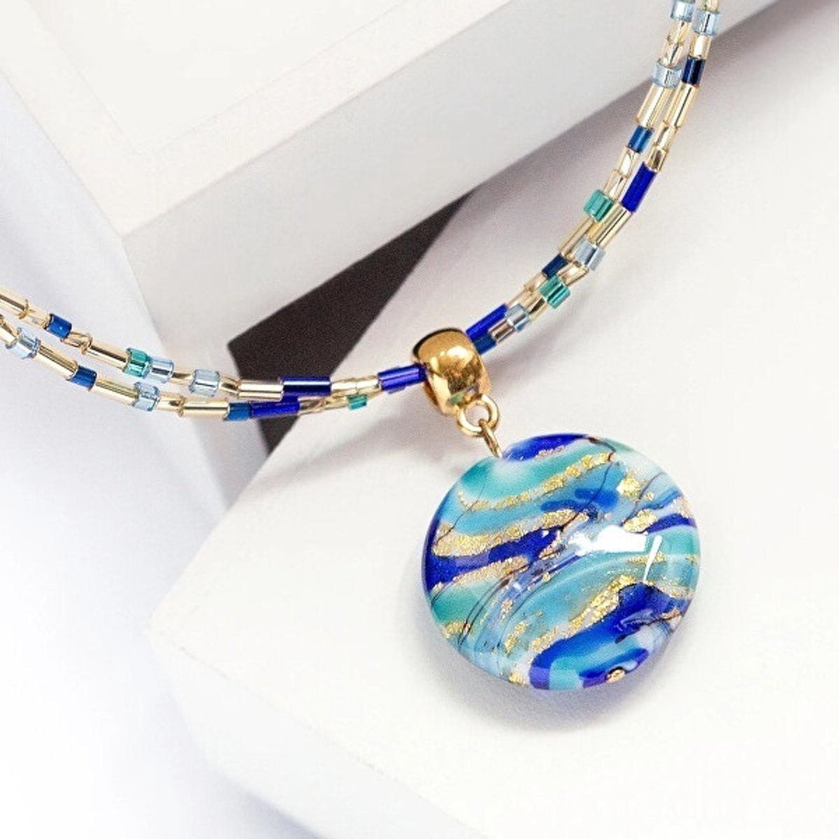 Lampglas NP6 Gouden Ketting met Blauwe Hanger