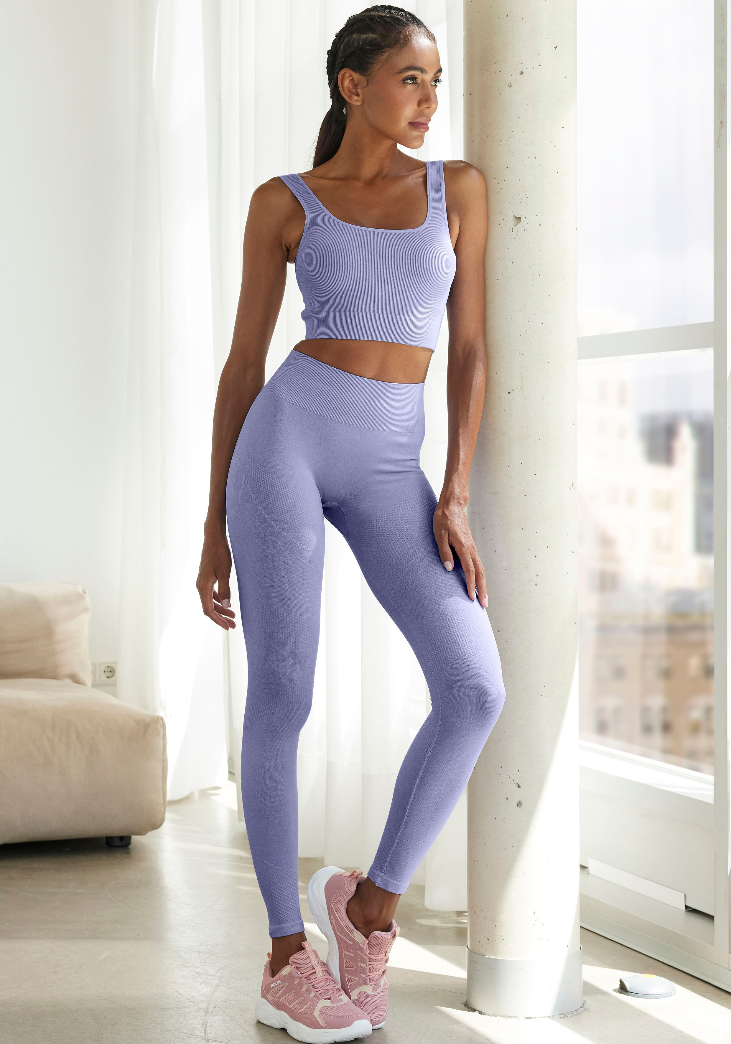 Seamless Leggings LASCANA "Po Push Up", Damen, Gr. L (44/46), N-Gr, lila (flieder), Rippware, Obermaterial: 91% Polyamid, 8% Elasthan, 1% Polyester, unifarben, figurbetont lang, Hosen Seamless Leggings, mit Rippstruktur und Shapingeffekt, Sporthose, Sport