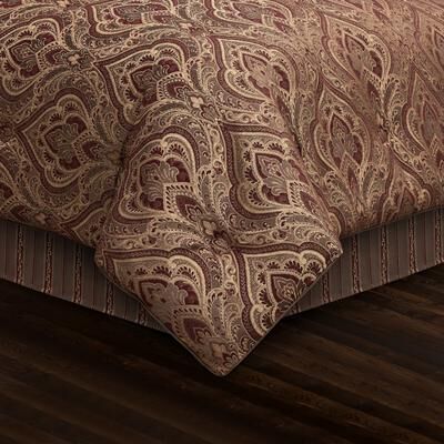 J. Queen New York Five Queens Court Odette Comforter Set