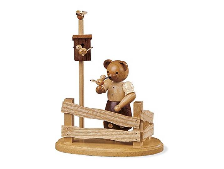 Rudolphs Schatzkiste Bärensammelfigur Bärenfrau am Gartenzaun Natur klein Höhe 14 cm NEU Bär Bärenfigur Dekoration Baum Frühling Erzgebirge Seiffen Blumen Holz