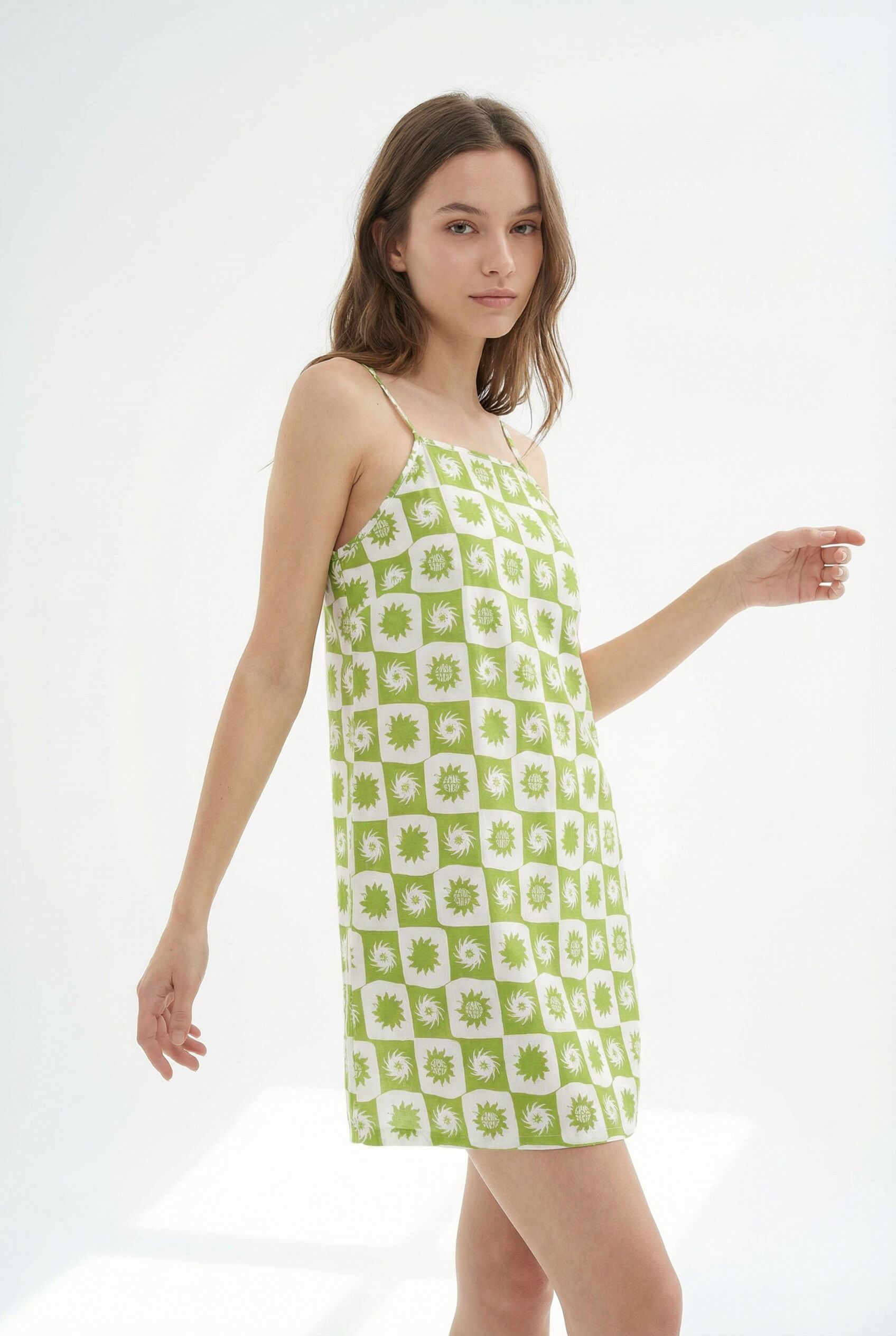 Sommerkleid SANTA CRUZ "SUN DAZE MINI DRESS", Damen, Gr. M (10), N-Gr, grün (grün sun daze), Obermaterial: 100% Baumwolle, Kleider Sommerkleid, aus Baumwolle, für Sportmode, sportlicher Stil, leichtes Material grün sun daze M (10), N-Gr