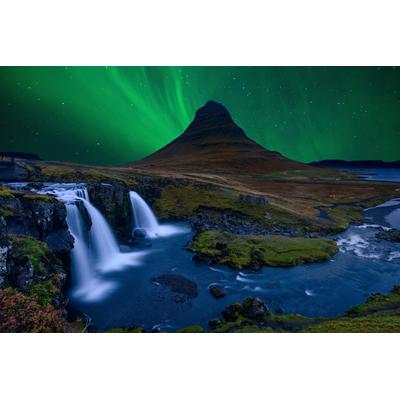 Fototapete PAPERMOON "Photo-Art ALVARO ROXO, KIRKJUFELL UNTER EINEM BOREALEN GRÜNEN HIMMEL", bunt, B:5m L:2,8m, Vlies, Tapeten