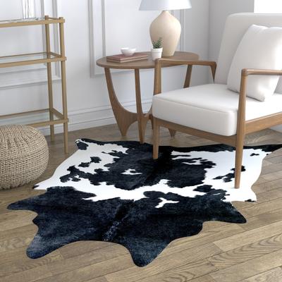 Dream Decor Rugs Steppe Hides Odense Ivory-Black Area Rug