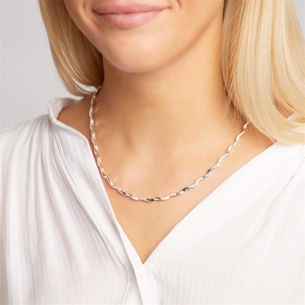 Unique Modernes glänzendes Silbercollier geschwungen silber
