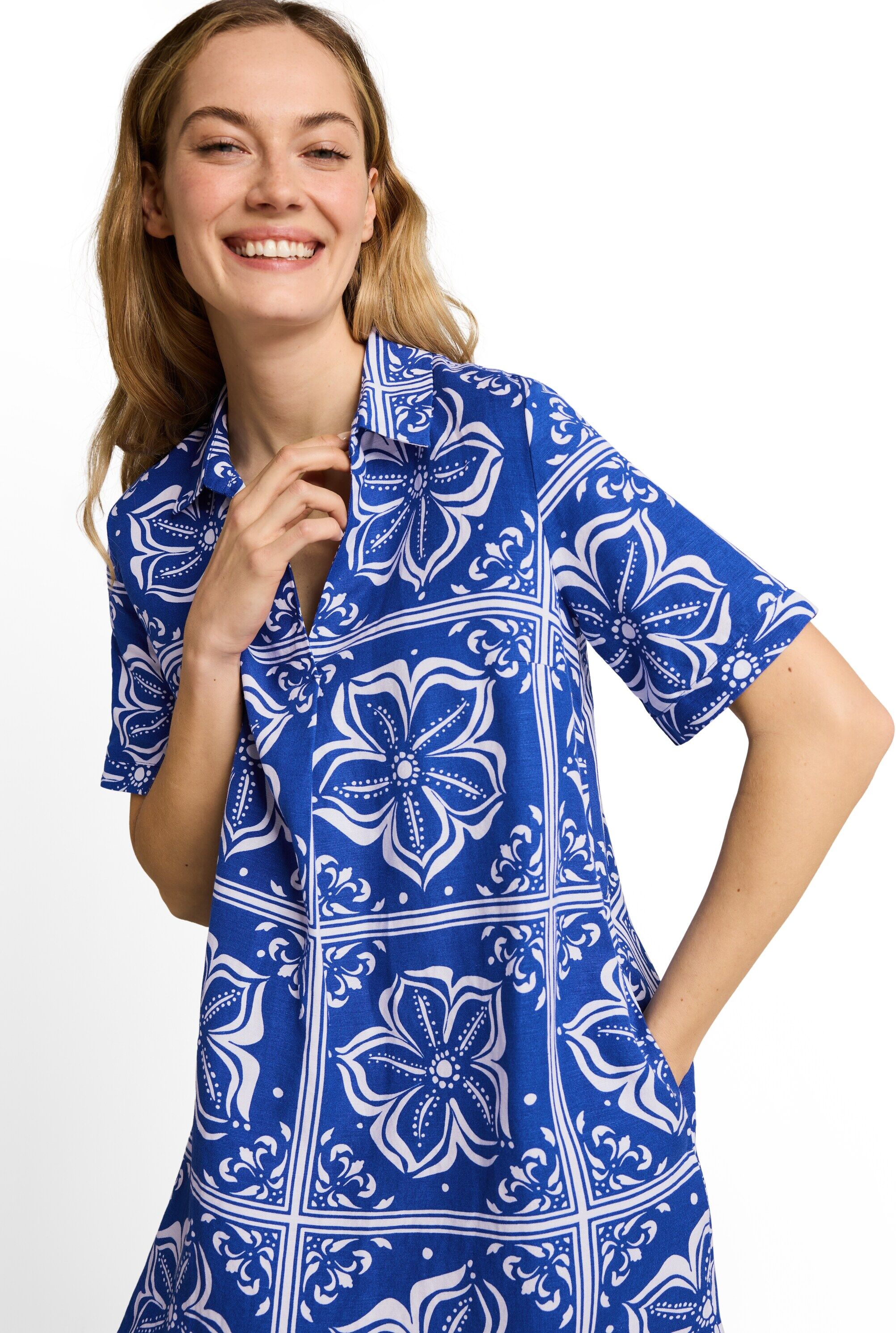 Polokleid TOM TAILOR, Damen, Gr. 34, N-Gr, Kurzarm, Web, blau (blau flower tile design), Web, Obermaterial: 55% Lyocell, 45% Viskose, bedruckt, regular fit kniefrei, Kleider Polokleid, mit All-Over Print blau flower tile design 34, N-Gr, Kurzarm, Web