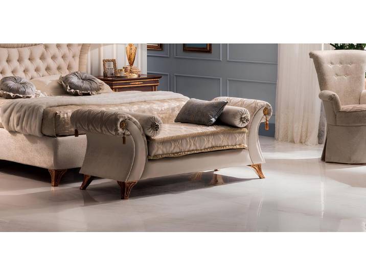 JVmoebel Chaiselongue Beige Chaiselounge im Barock Rokoko Stil mit goldenen Holzfüßen, 1 Teile, Made in Europa