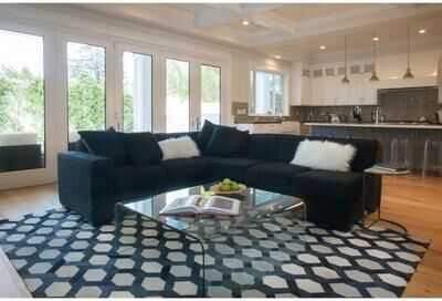 EXQUISITE RUGS Natural Hide Hand-stitched Leather Hide Silver/Blue Area Rug.
