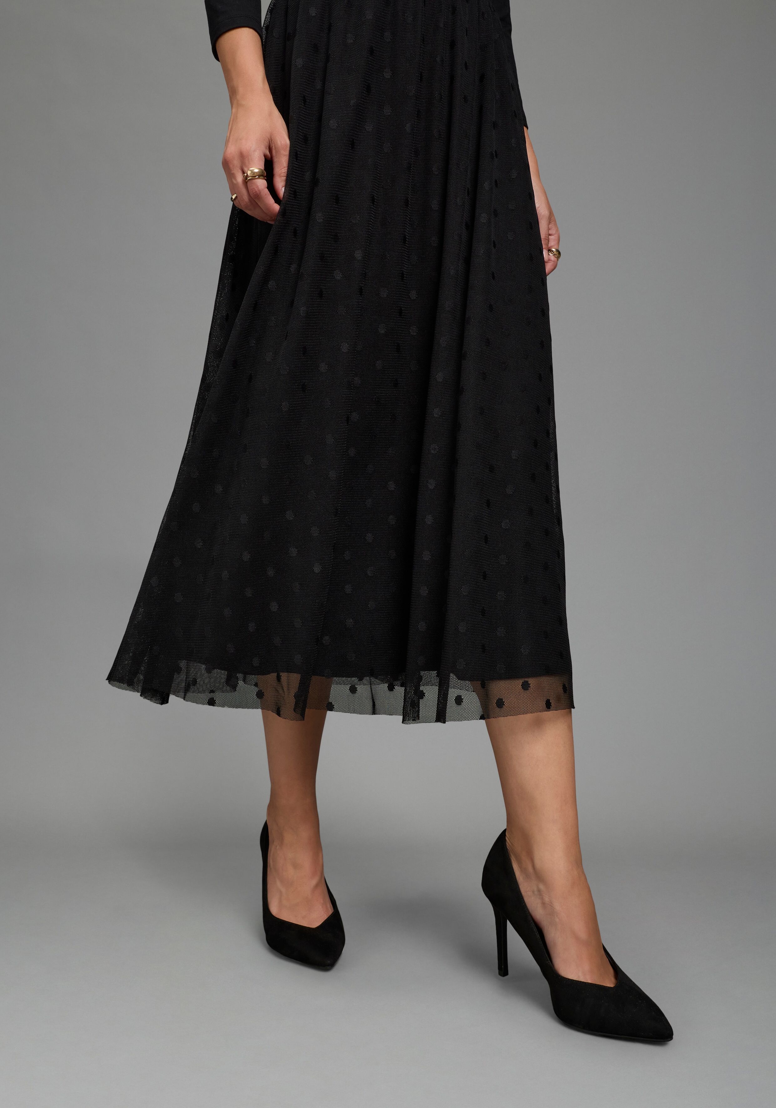 Abendkleid LAURA SCOTT "in Midilänge mit Meshrock in Punkte-Design", Damen, Gr. 48, N-Gr, 3/4 Arm, Jersey, schwarz, Jersey, Obermaterial: 95% Viskose, 5% Elasthan. Unterteil: 100% Polyester, unifarben, figurbetont wadenlang, Rundhals, Kleider Abendkleid, 