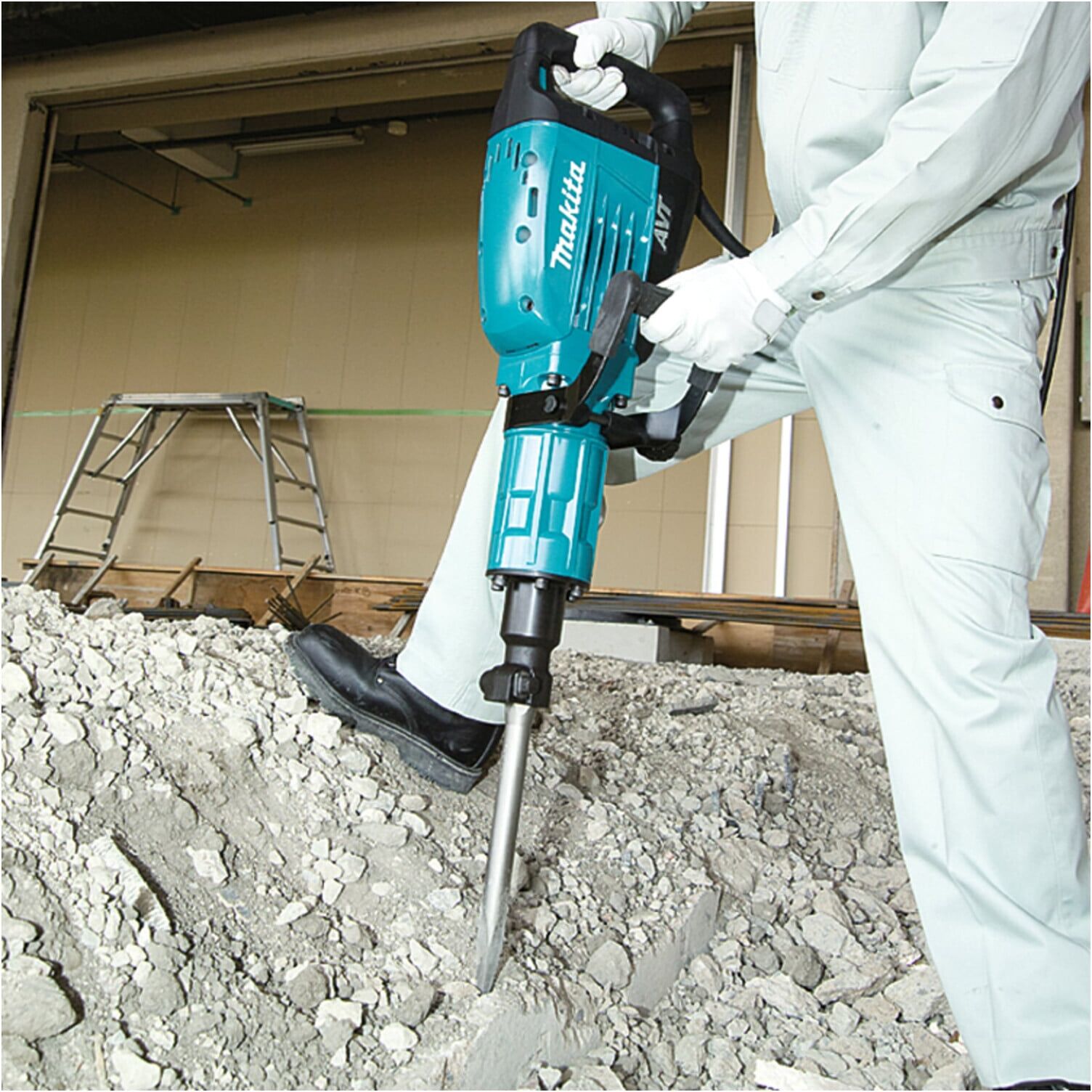 Makita HM1317C Stemmhammer mit 1510 W Leistung und 33,8 J Schlagstärke)