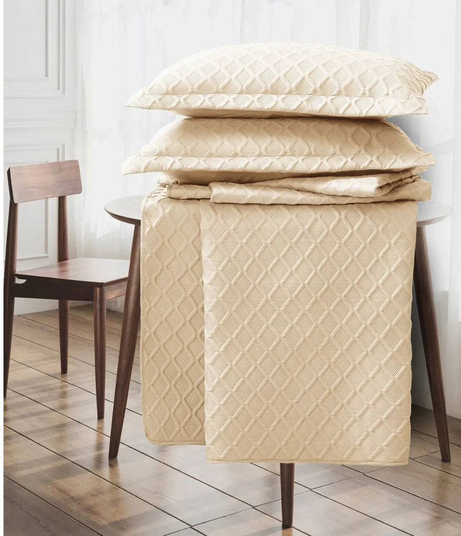 Quality & Style Polyester Solid Colour Bedspread with Pillow Shams Included Beige Double Bedspread + 2 Standard Pillowcases
