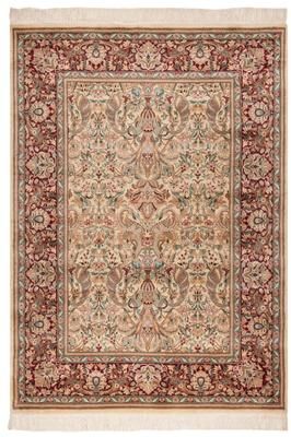 SAFAVIEH Hand-Knotted Versailles Cyrielle Wool Rug
