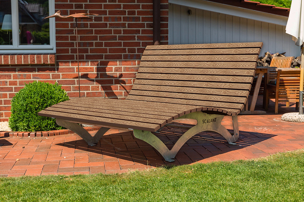 Waldsofa Classic mit auflage und Kissen, WPC-Latten, Wellenliege, Sonnenliege